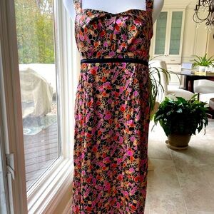 Silk pattern cocktail dress by Diane von Furstenbers with shoulder straps